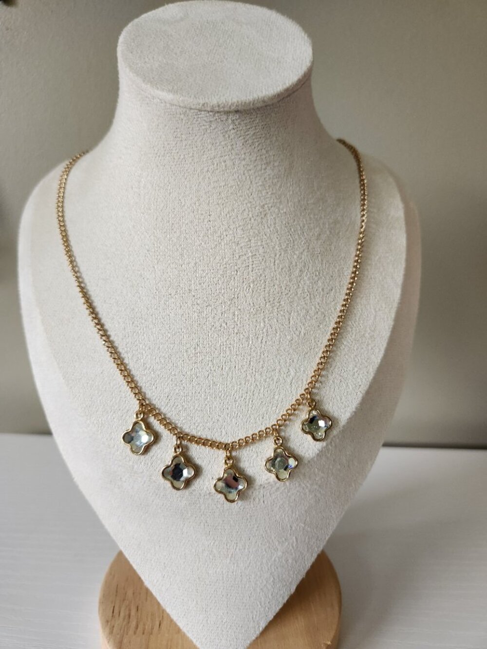 Sarah Cov Clover Charm Necklace Gold Tone Crystal Dangle Vintage 16”